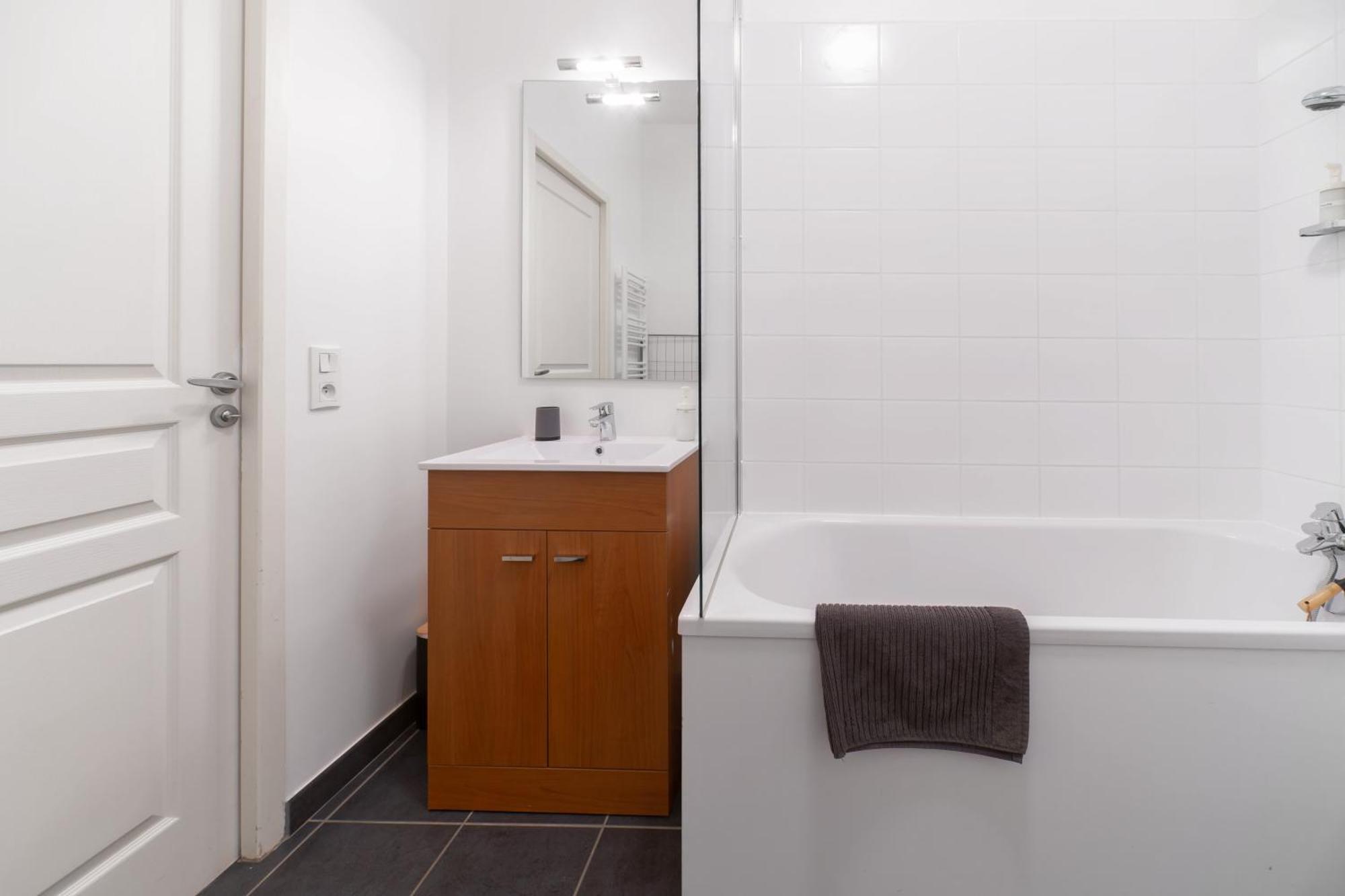 Le Brit - Grand Appartement Design, 3 Chambres, Centre Ville Віші Екстер'єр фото